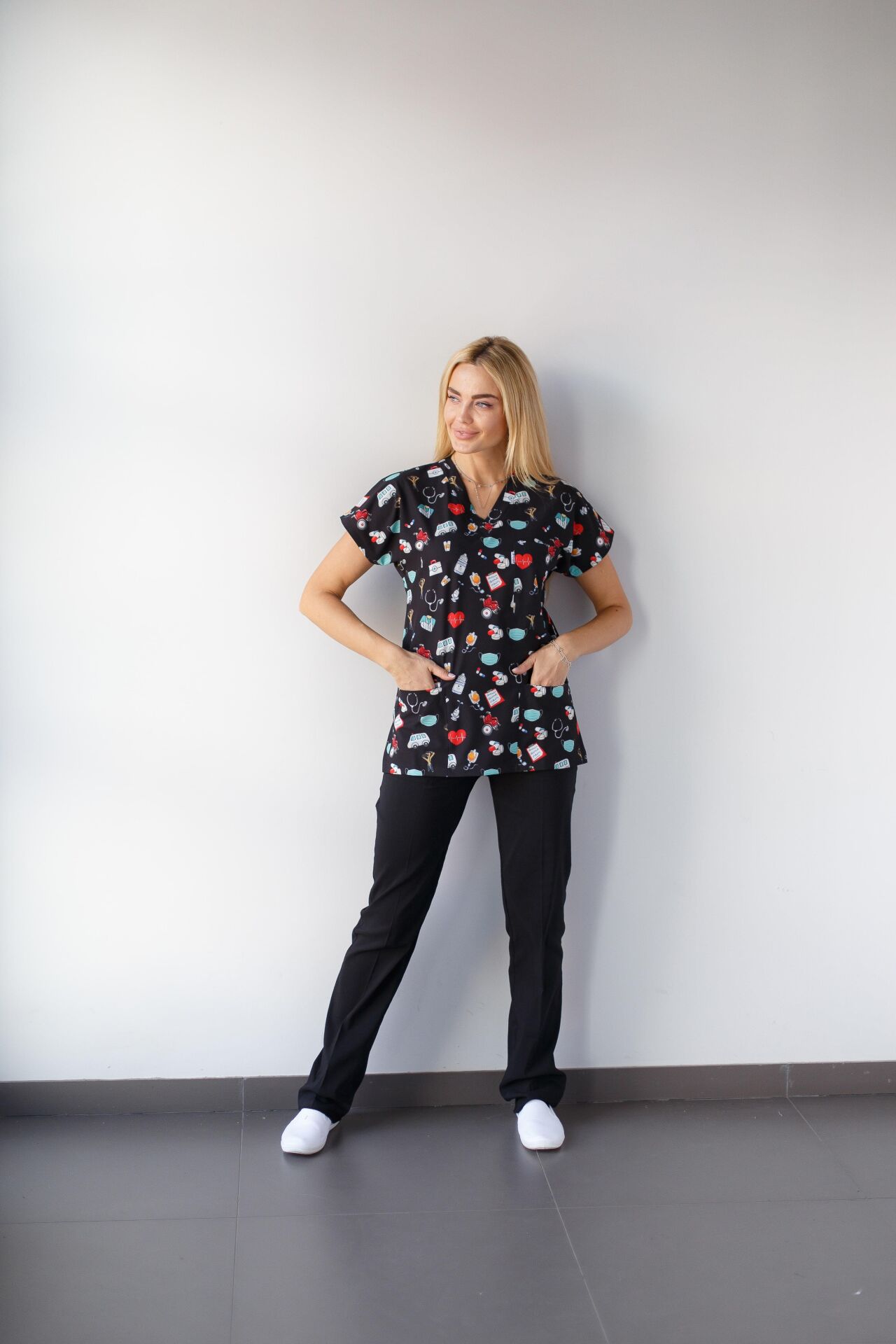 Kadın Likralı Yarasa Kol Hemşire Doktor Takım Maske Desenli Siyah