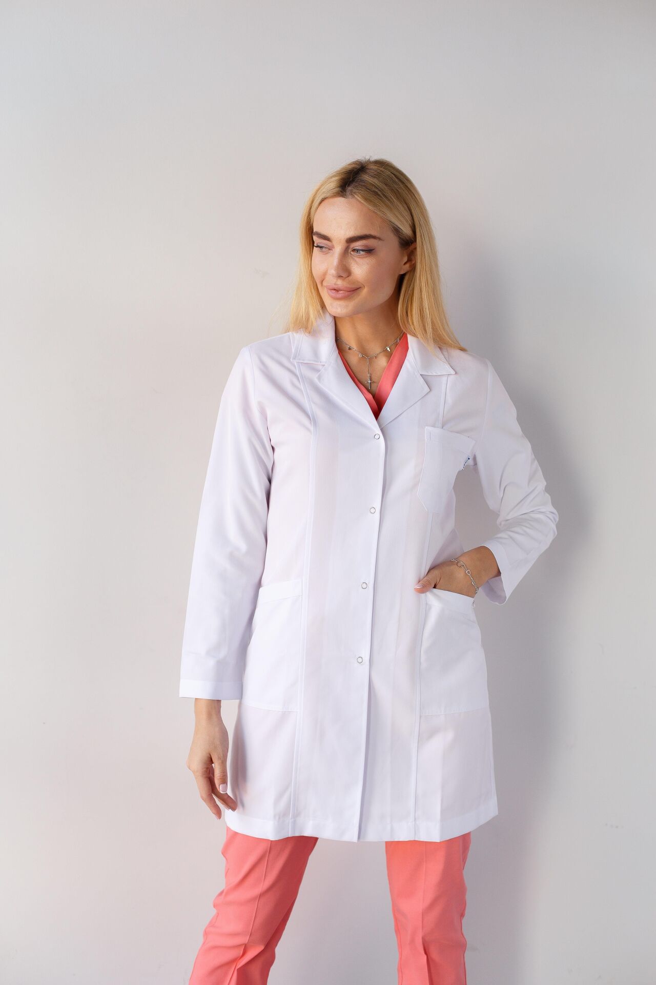 Gömlek Yaka Kadın Doktor Öğretmen Hemşire Laboratuvar Önlüğü