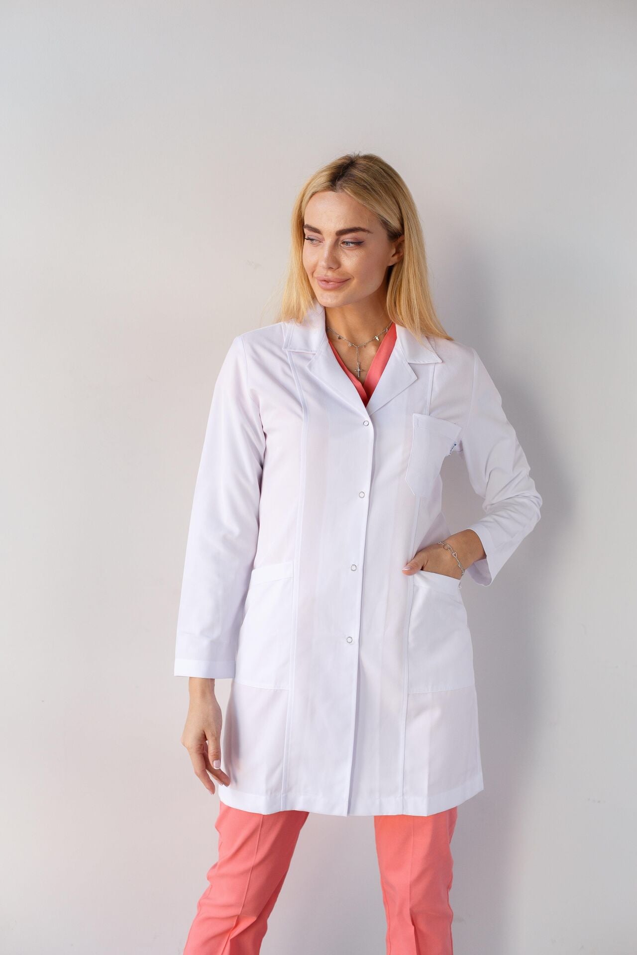Gömlek Yaka Kadın Doktor Öğretmen Hemşire Laboratuvar Önlüğü