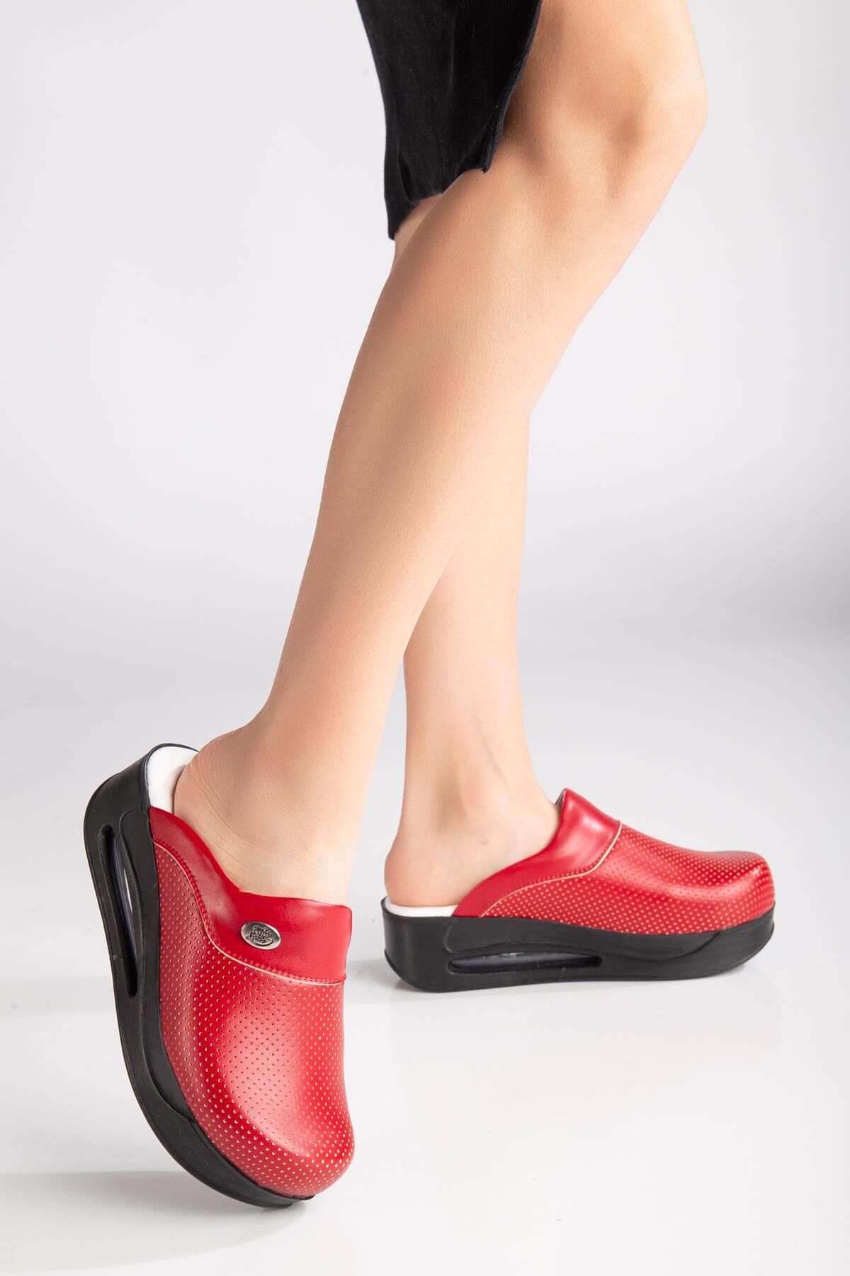 AirTaban Doktor Hemşire Hastane Aşçı Terliği 901 Kırmızı Siyah Taban