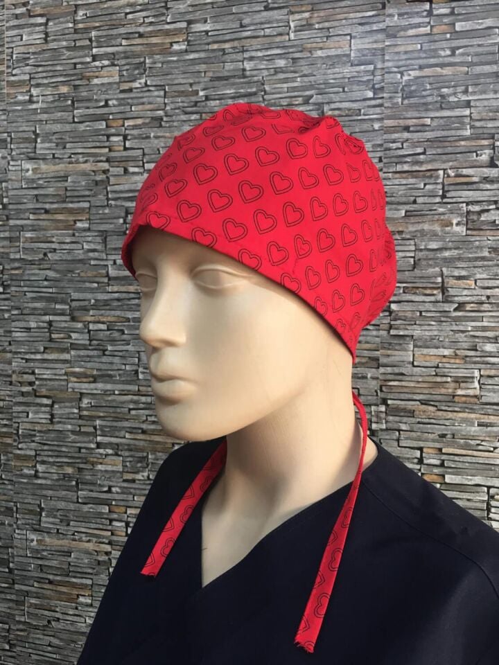 Kalp Desenli Kırmızı Bone