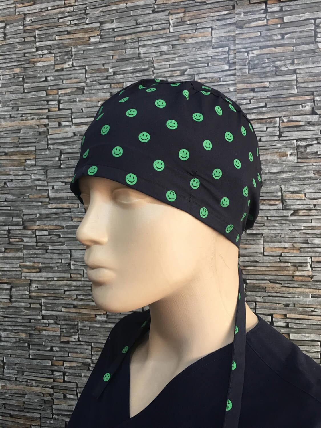 Gülen Yüz Desenli Bone