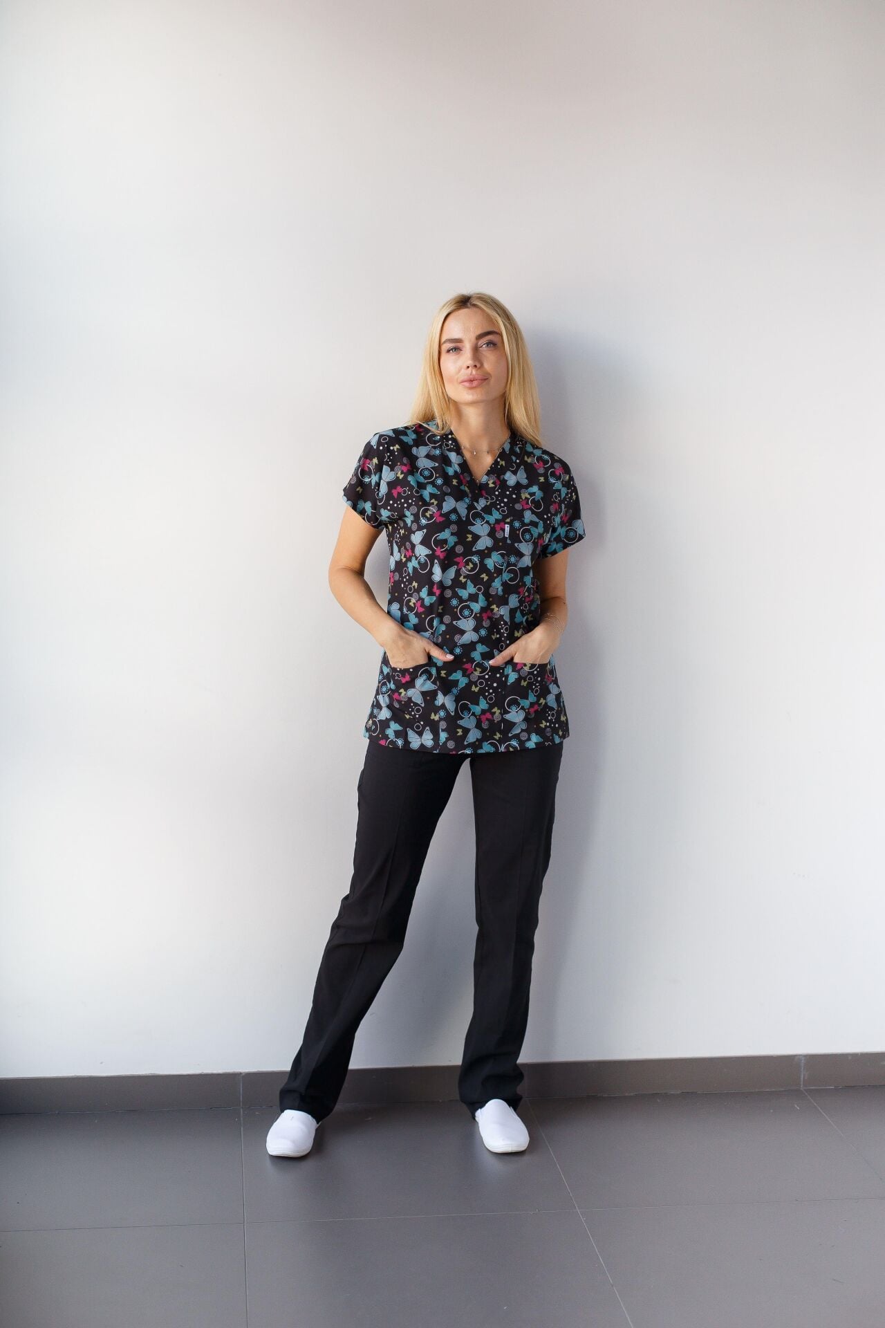 Kadın Likralı Yarasa Kol Hemşire Doktor Kelebek Desenli Tek Üst Forma